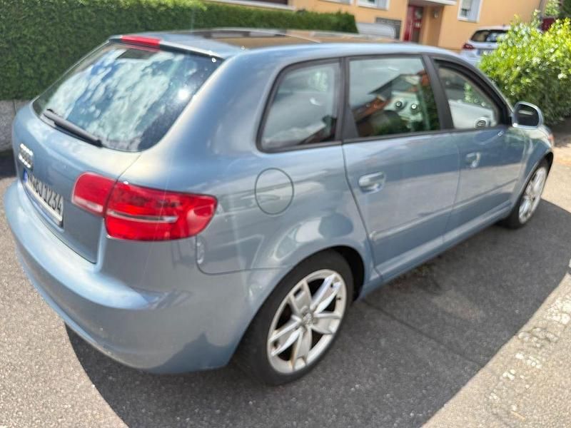 Blau Gebraucht 2009 Audi A3 Sportback Ambition Limousine | 5.250 € (Fairer Preis) - Bild 1/4