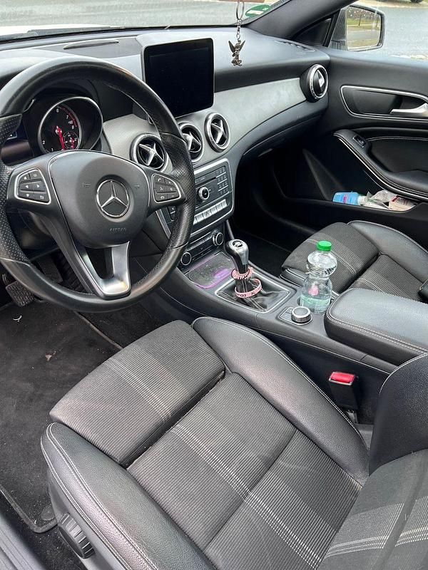 Gebraucht Mercedes CLA180 122 PS (89 kW) 2016 Schwarz Limousine