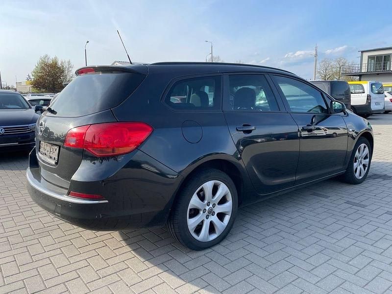 Używany Opel Astra Style 116 KM (85 kW) 2015 Sedan/Limuzyna