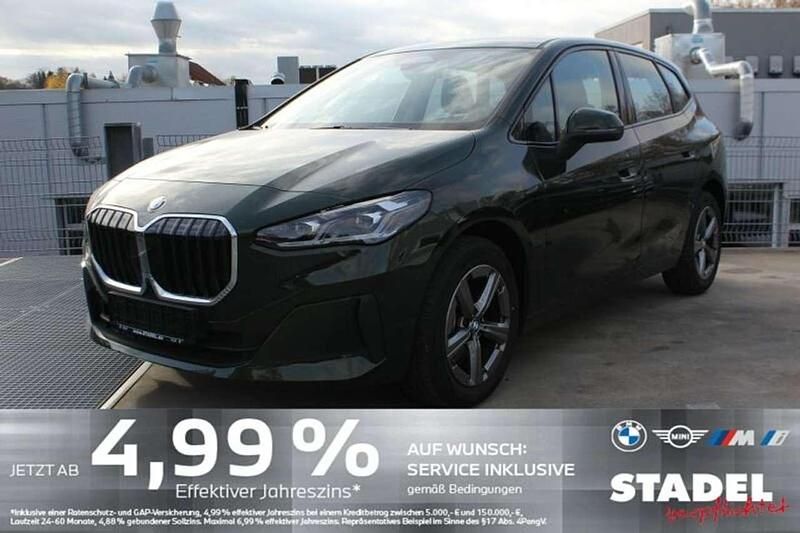 Sanremo green metallic Gebraucht 2024 BMW 218 Active Tourer Van / Kleinbus | 28.879 € (Superpreis) - Bild 1/4