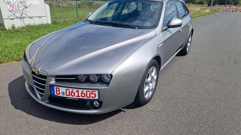 Silber Gebraucht 2009 Alfa Romeo 159 Kombi | 4.990 € - Bild 1/4