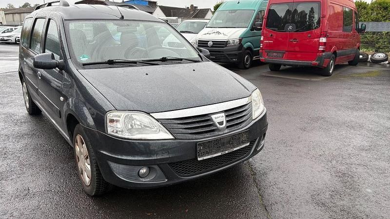 Grau Gebraucht 2009 Dacia Logan MCV Kombi | 1.900 € (Guter Preis) - Bild 1/4