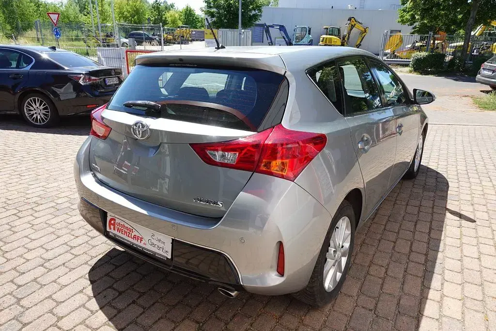 Gebraucht Toyota Auris Edition 132 PS (97 kW) 2013 Silber Limousine
