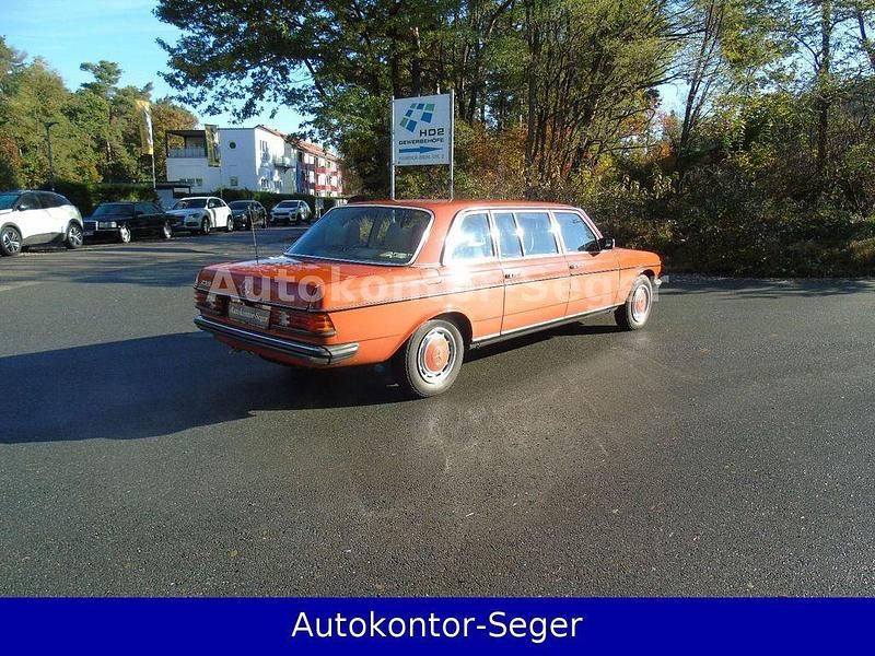 Gebraucht Mercedes 250 129 PS (94 kW) 1978 Rot Limousine