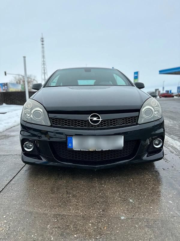 Gebraucht Opel Astra 115 PS (84 kW) 2009 Schwarz Coupé