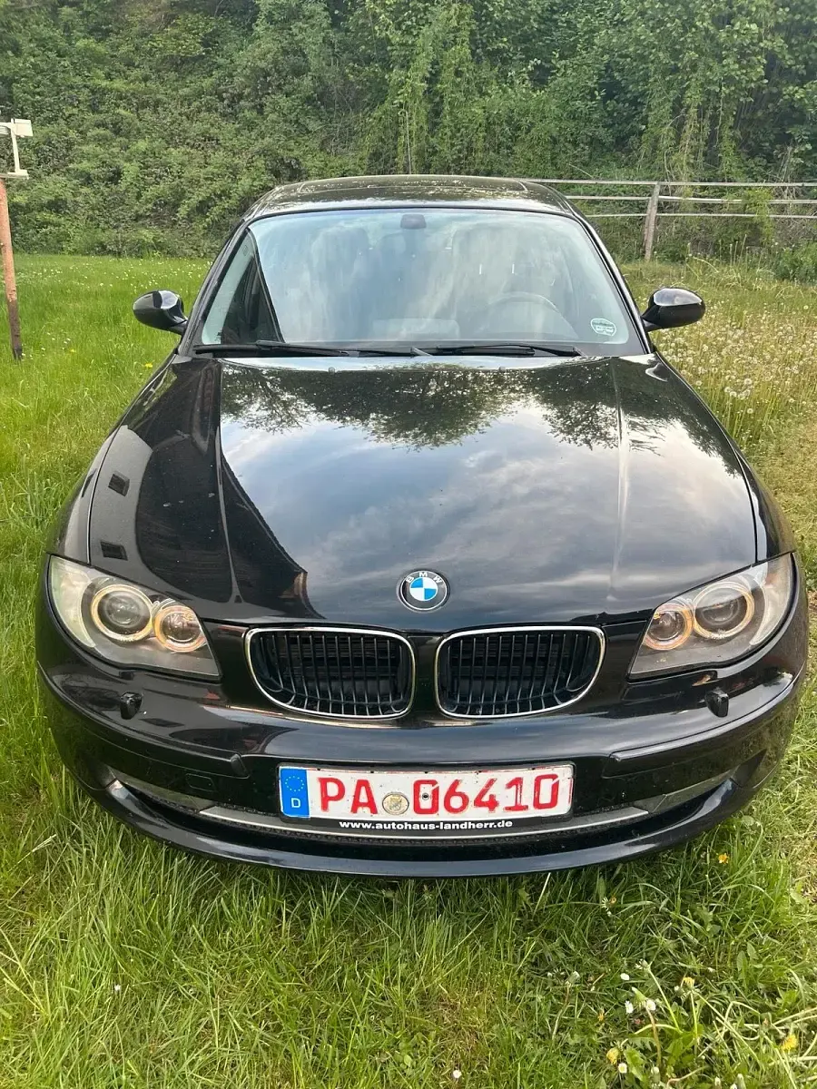 Gebraucht BMW 116 122 PS (89 kW) 2009 Schwarz Kleinwagen