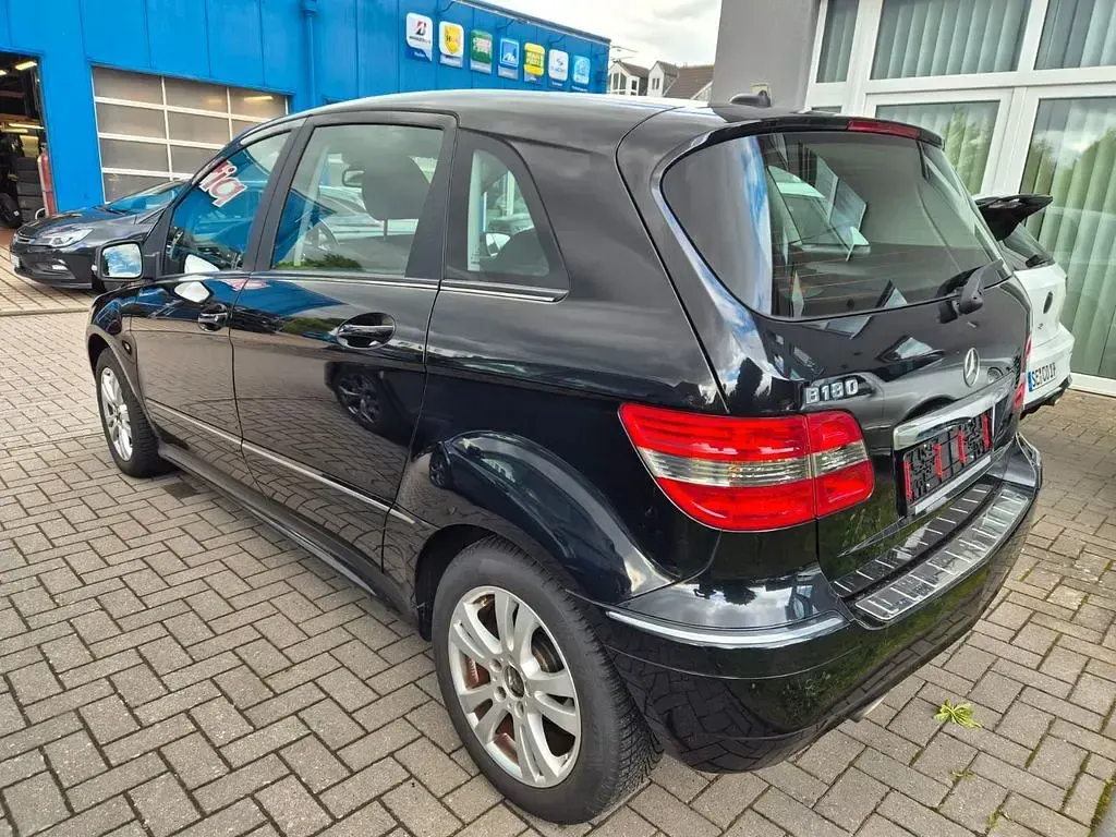 Gebraucht Mercedes B180 116 PS (85 kW) 2011 Schwarz Van / Kleinbus