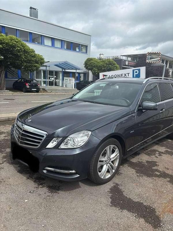 Grau Gebraucht 2010 Mercedes E250 Avantgarde Kombi | 10.600 € (Fairer Preis) - Bild 1/4