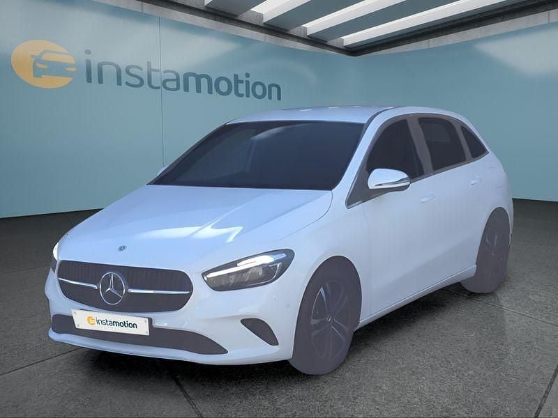 Weiß Gebraucht 2024 Mercedes B180 Van / Kleinbus | 31.699 € (Teuer) - Bild 1/4