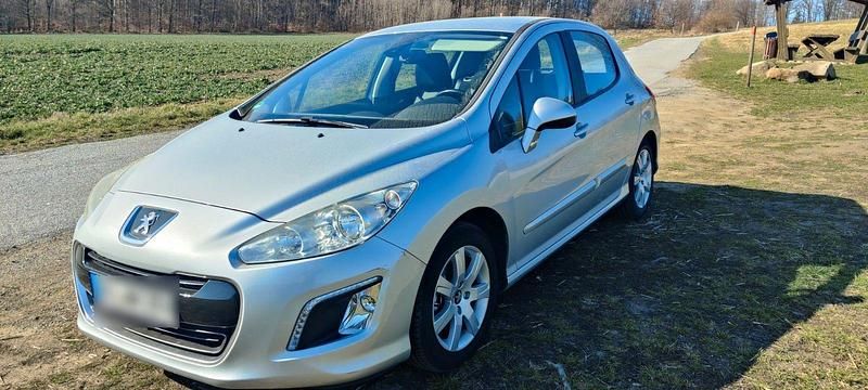 Gebraucht Peugeot 308 Active 120 PS (88 kW) 2012 Grau Limousine