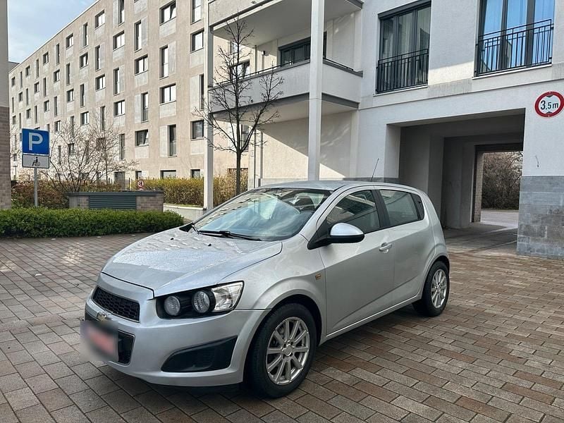 Gebraucht Chevrolet Aveo 101 PS (74 kW) 2012 Silber Limousine