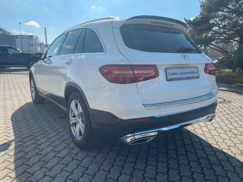 Gebraucht Mercedes GLC250 AMG line 204 PS (150 kW) 2016 Polarweiss SUV