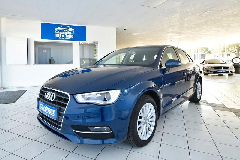 Blau Gebraucht 2015 Audi A3 Sportback Kombi | 12.980 € (Guter Preis) - Bild 1/4