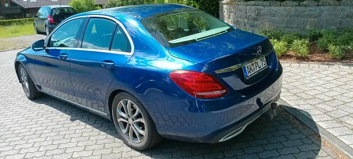 Gebraucht Mercedes C200 184 PS (135 kW) 2016 Blau Limousine