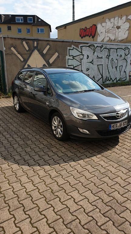 Second-hand Opel Astra 101 CP (74 kW) 2012 Maro Break