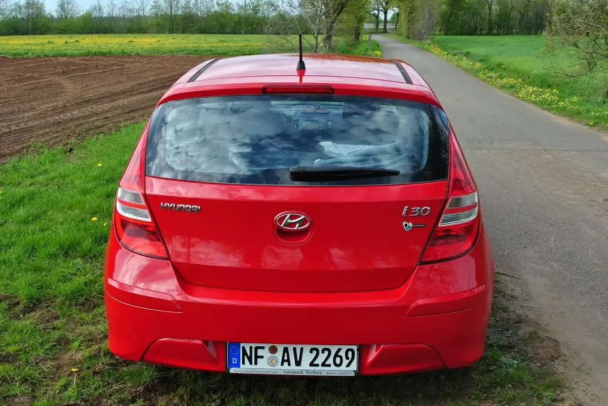 Gebraucht Hyundai i30 Edition 109 PS (80 kW) 2010 Rot Kleinwagen