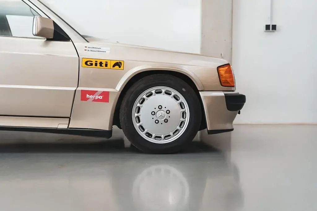 Gebraucht Mercedes 190 185 PS (136 kW) 1984 Silber Limousine