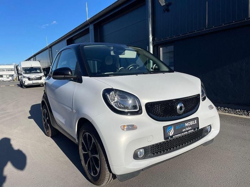 Schwarz Gebraucht 2015 Smart ForTwo Coupé Basis Kleinwagen | 7.990 € (Fairer Preis) - Bild 1/4