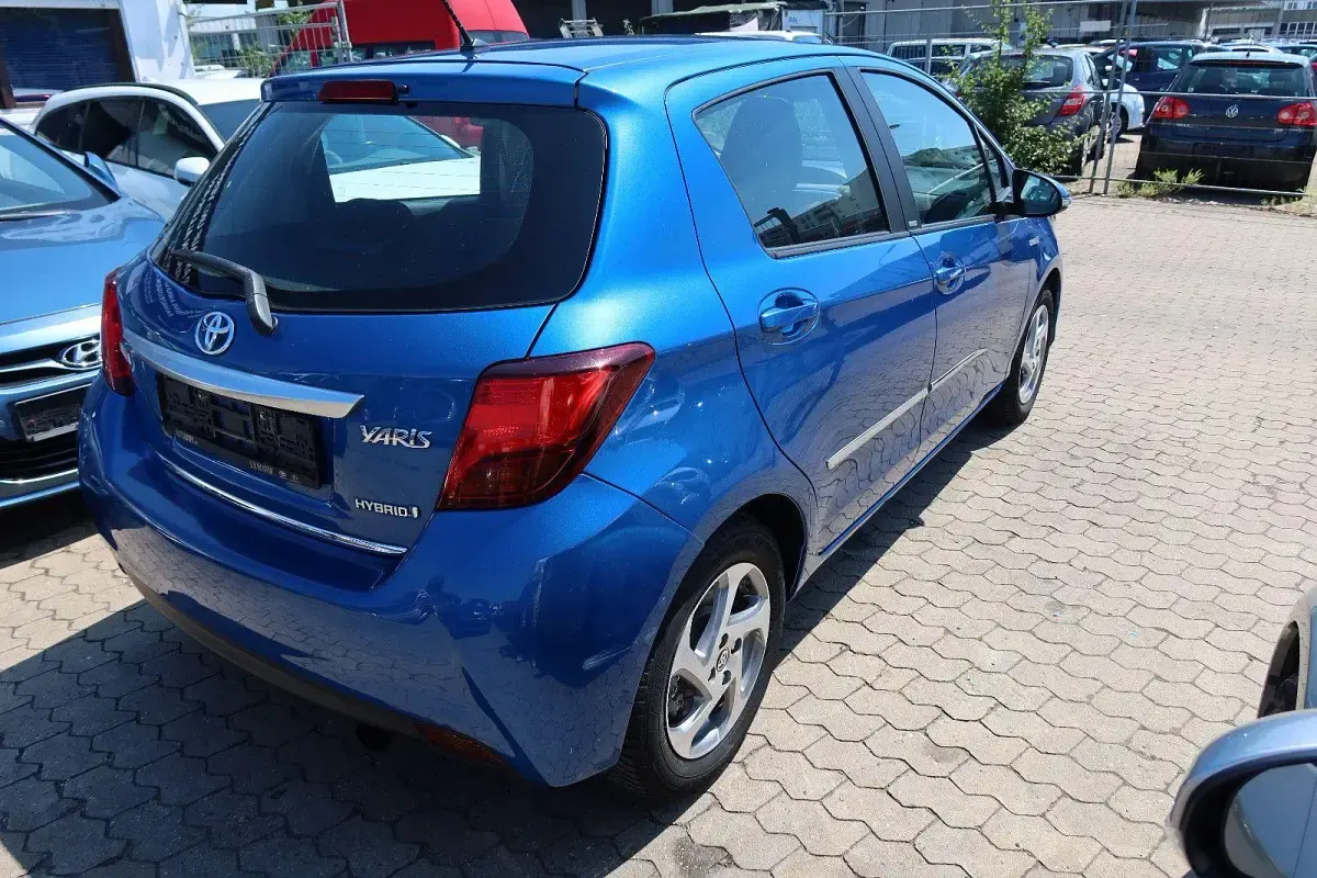 Gebraucht Toyota Yaris Hybrid Edition-S 75 PS (55 kW) 2016 Blau Limousine