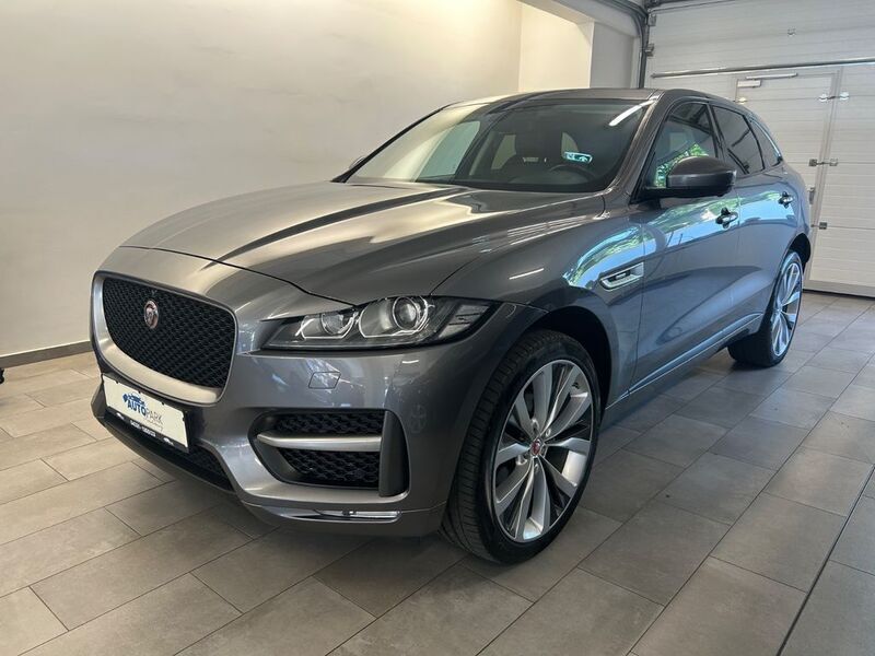 Grau Gebraucht 2016 Jaguar F-Pace R-Sport SUV | 21.980 € (Fairer Preis) - Bild 1/4