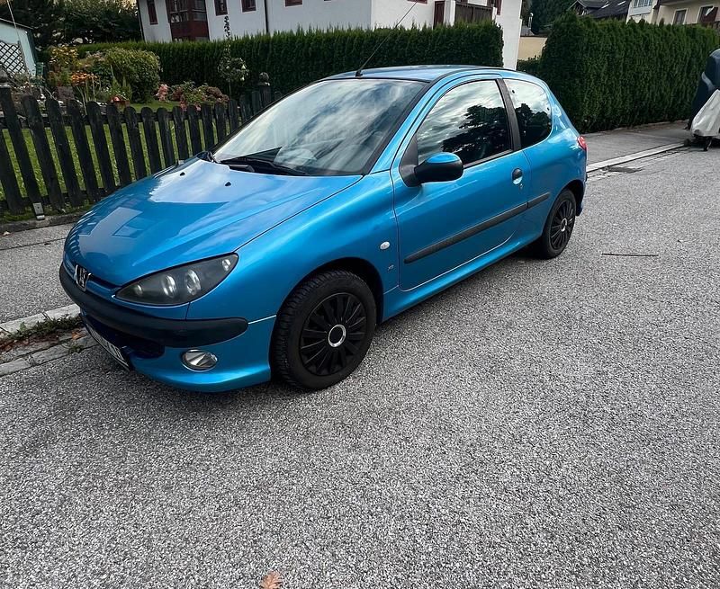 Blau Gebraucht 1998 Peugeot 206 Kleinwagen | 500 € - Bild 1/4