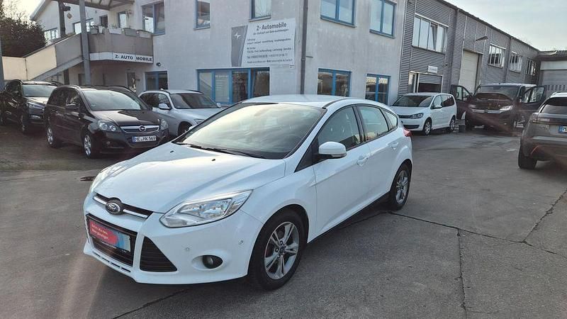 Gebraucht Ford Focus SYNC Edition 125 PS (91 kW) 2013 Weiß Limousine