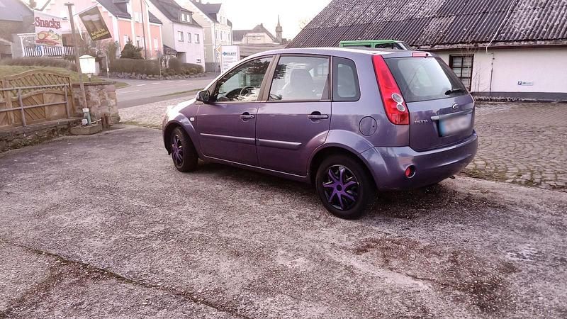 Gebraucht Ford Fiesta 80 PS (58 kW) 2008 Violet Kleinwagen