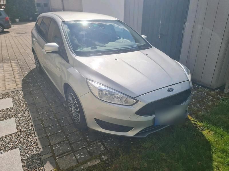 Gebraucht Ford Focus 105 PS (77 kW) 2015 Silber Kombi
