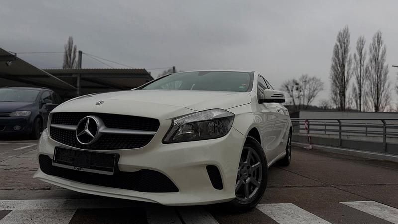 Gebraucht Mercedes A180 122 PS (89 kW) 2017 Weiß Limousine