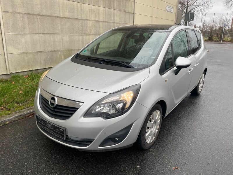 Silber Gebraucht 2011 Opel Meriva Design Edition Van / Kleinbus | 2.500 € (Guter Preis) - Bild 1/4