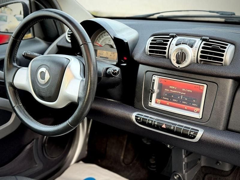 Gebraucht Smart ForTwo Coupé 71 PS (52 kW) 2011 Tridionsicherheitszelle silbe Coupé