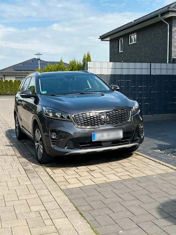 Grau Gebraucht 2018 Kia Sorento Platinum SUV | 20.850 € (Superpreis) - Bild 1/4