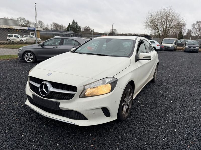 Weiß Gebraucht 2016 Mercedes A200 Limousine | 8.800 € (Guter Preis) - Bild 1/4