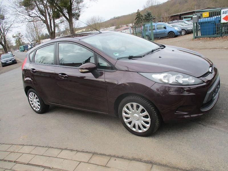 Gebraucht Ford Fiesta Trend 82 PS (60 kW) 2011 Rot Kleinwagen