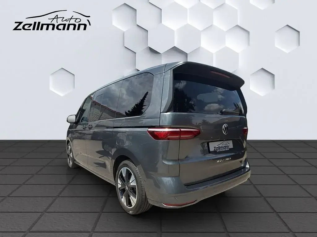Gebraucht VW Multivan Life 150 PS (110 kW) 2025 Grau Van / Kleinbus