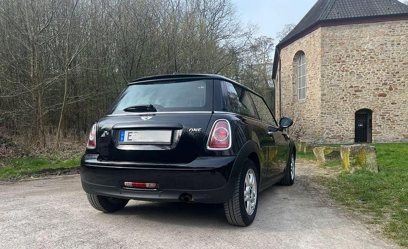 Gebraucht Mini ONE 75 PS (55 kW) 2010 Schwarz Kleinwagen