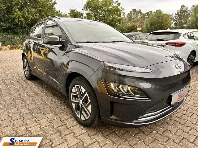 Gebraucht Hyundai Kona Trend 100 kW (136 PS) 2024 Schwarz SUV