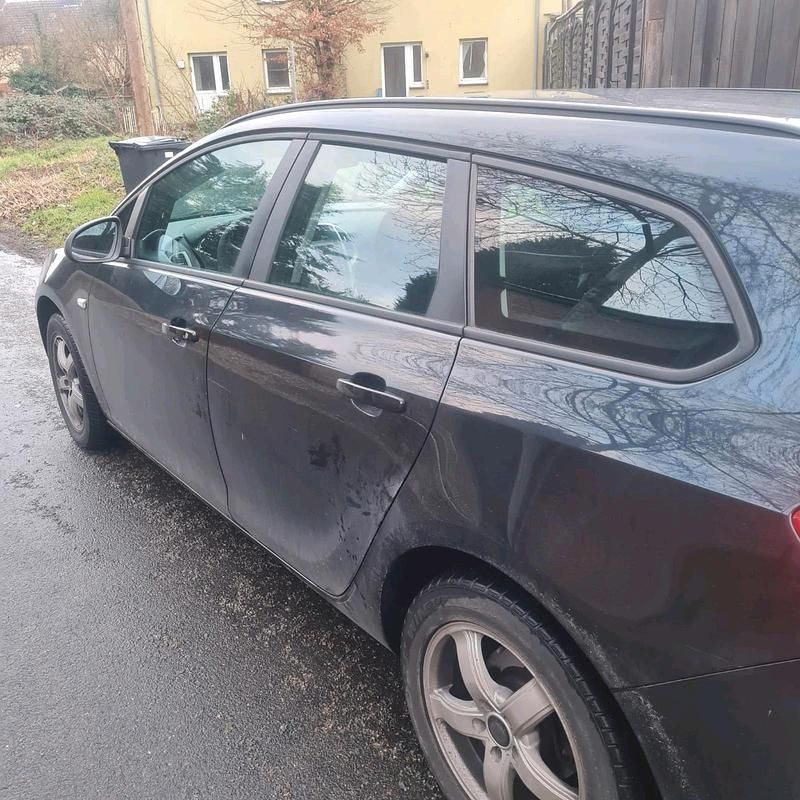 Gebraucht Opel Astra 100 PS (73 kW) 2012 Schwarz Kombi