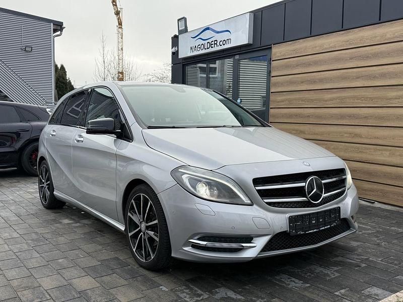 Gebraucht Mercedes B180 Edition 1 122 PS (89 kW) 2013 Silber Van / Kleinbus