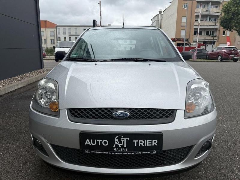 Gebraucht Ford Fiesta Fun X 80 PS (58 kW) 2007 Silber Kleinwagen