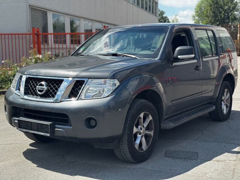 Grau Gebraucht 2012 Nissan Pathfinder XE SUV | 5.490 € - Bild 1/4