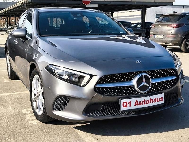 Gebraucht Mercedes A200 Progressive 163 PS (119 kW) 2019 Grau Limousine