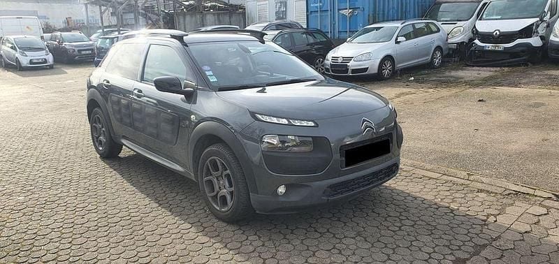 Grau Gebraucht 2015 Citroën C4 Shine Limousine | 4.200 € (Guter Preis) - Bild 1/4