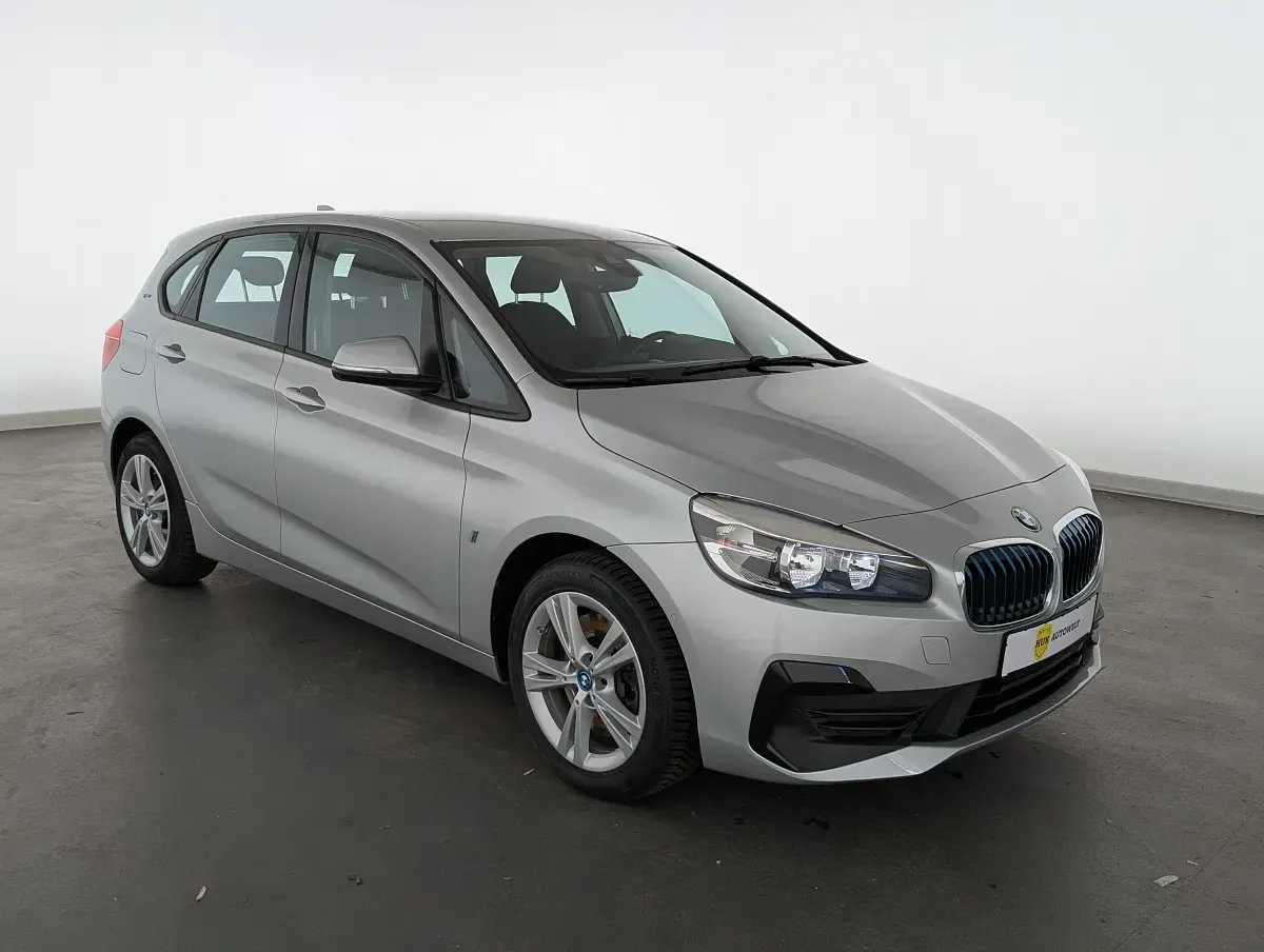 Używany BMW 225 Advantage 224 KM (164 kW) 2018 Srebrny Minivan