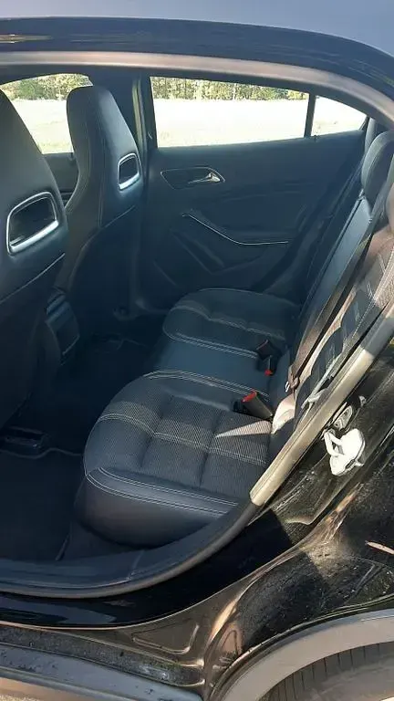 Używany Mercedes GLA180 109 KM (80 kW) 2017 Czarny SUV