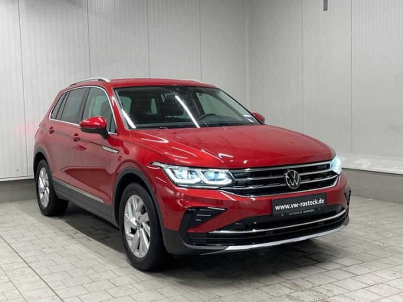 Gebraucht VW Tiguan Elegance 150 PS (110 kW) 2023 Rot SUV