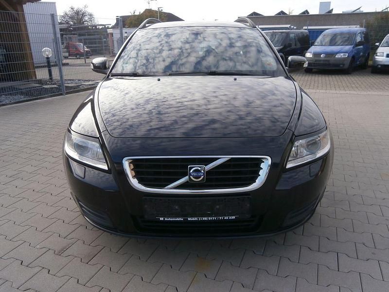 Schwarz Gebraucht 2009 Volvo V50 Kombi | 2.700 € (Fairer Preis) - Bild 1/4