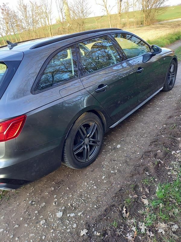 Gebraucht Audi A4 S-Line 190 PS (139 kW) 2020 Grau Kombi