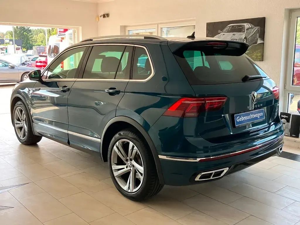 Gebraucht VW Tiguan R-line 200 PS (147 kW) 2024 Nightshade blue (metallic) SUV