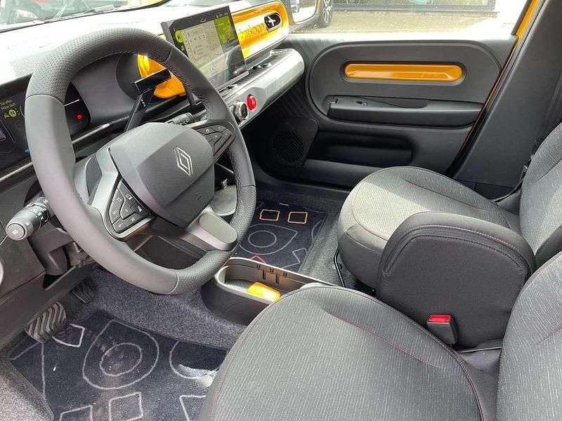 Neu Renault Twingo Urban 60 kW (82 PS) 2026 Mangogelb Kleinwagen